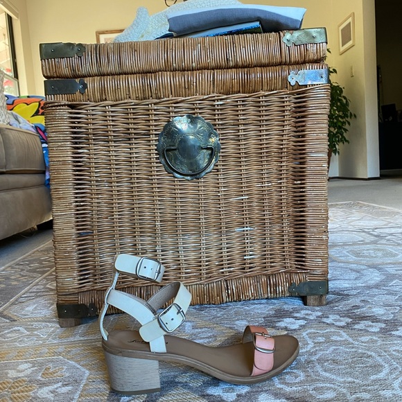 Lucky Brand Heeled Sandal - Picture 3 of 6